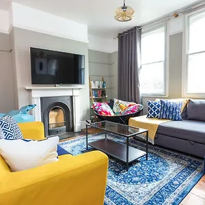  Holiday home The River Cam Place - Enchanting 6bdr Next To River Cam